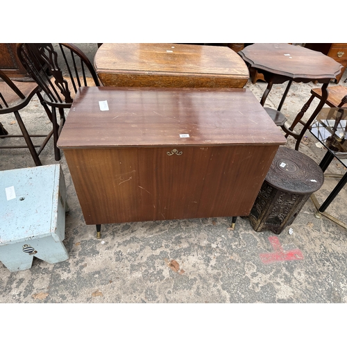 2901 - A MID 20TH CENTURY BLANKET CHEST 36