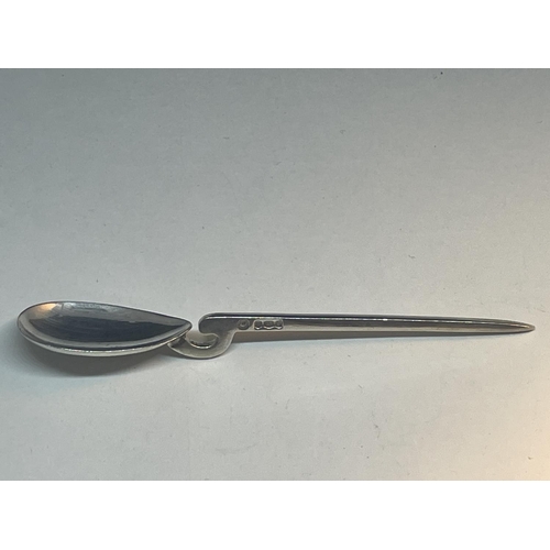 100 - A SET OF SIX SILVER HALLMARKED SHEFFIELD TEASPOONS IN A PRESENTATION BOX