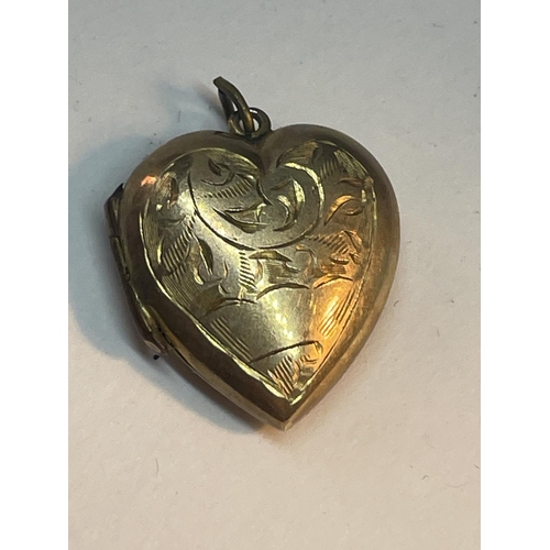 502 - A 9 CARAT GOLD HEART LOCKET WITH VINTAGE PHOTOGRAPHS GROSS WEIGHT 3.28 GRAMS