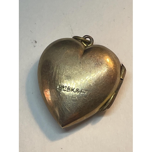 502 - A 9 CARAT GOLD HEART LOCKET WITH VINTAGE PHOTOGRAPHS GROSS WEIGHT 3.28 GRAMS