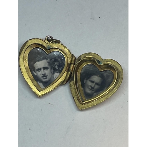 502 - A 9 CARAT GOLD HEART LOCKET WITH VINTAGE PHOTOGRAPHS GROSS WEIGHT 3.28 GRAMS