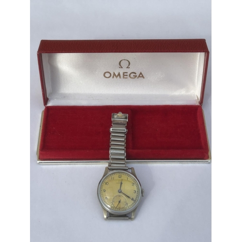 509 - A VINTAGE MID CENTURY GENTS OMEGA AUTOMATIC WATCH, COMPLETE WITH ORIGINAL BOX, WORKING AT THE TIME O... 