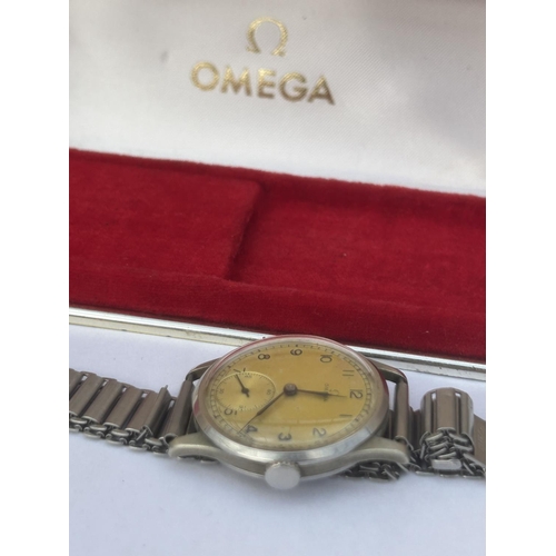 509 - A VINTAGE MID CENTURY GENTS OMEGA AUTOMATIC WATCH, COMPLETE WITH ORIGINAL BOX, WORKING AT THE TIME O... 