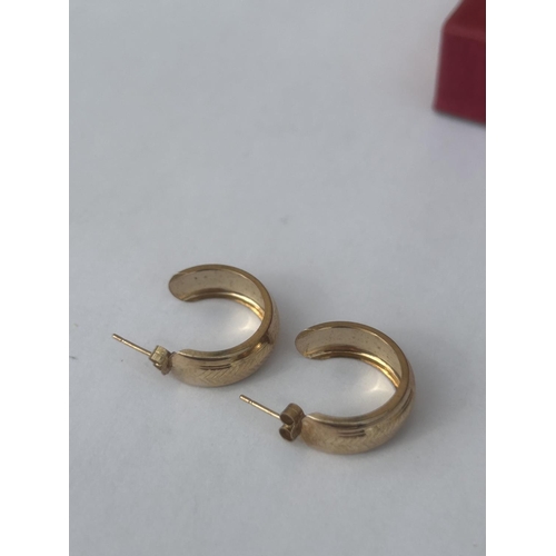 512 - A PAIR OF 9CT GOLD HALF MOON EARRINGS COMPLETE WITH GOLD BUTTERFLY BACKS AND PRESENTATION BOX, WEIGH... 