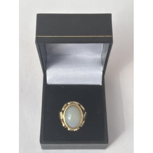 518 - A 14CT GOLD WHITE QUARTZ CABOCHON DRESS RING, SIZE L, WEIGHT 5.11 G, COMPLETE WITH PRESENTATION BOX