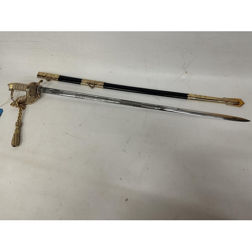 456 - A MINT CONDITION GOOD QUALITY QUEEN ELIZABETH II NAVAL OFFICERS SWORD AND SCABBARD - 78CM BLADE WITH... 