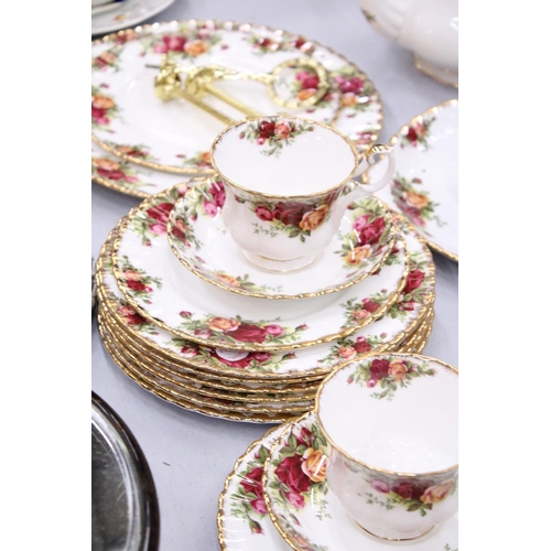 101 - A ROYAL ALBERT 'OLD COUNTRY ROSES' TEASET TO INCLUDE A TEAPOT, CREAM JUG, SUGAR BOWL, CAKE PLATES, C... 