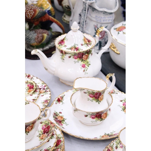 101 - A ROYAL ALBERT 'OLD COUNTRY ROSES' TEASET TO INCLUDE A TEAPOT, CREAM JUG, SUGAR BOWL, CAKE PLATES, C... 