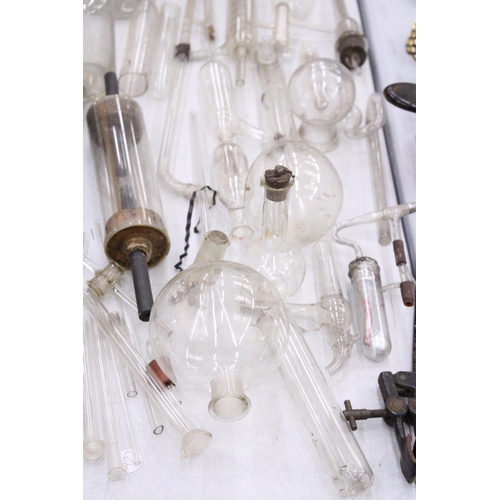 104 - A SELECTION OF LABORATORY GLASSWARE EQUIPMENT TO INCLUDE TUBES ETC