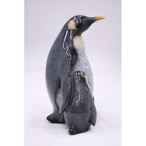 116 - A STUDIO ART PENGUIN FIGURE 