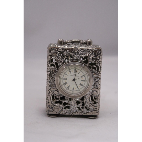 147 - A SMALL VINTAGE WHITE METAL CARRIAGE CLOCK -APPROXIMATELY 7CM