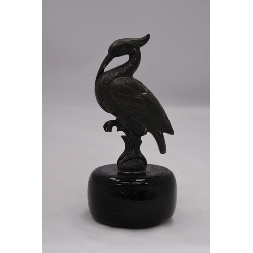 148 - AN ORIENTAL BRONZE HERON ON A MARBLE BASE -APPROXIMATLEY 13CM