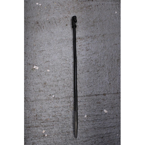 170 - AN ETHNIC AFRICAN BLACK WOODEN SPEAR - WITH CARVED HEAD DECORATION TO THE TOP