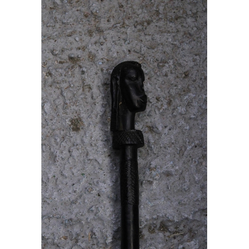 170 - AN ETHNIC AFRICAN BLACK WOODEN SPEAR - WITH CARVED HEAD DECORATION TO THE TOP