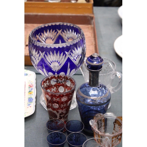 175 - A MIXED LOT OF GLASSWARE TO INCLUDE A BLUE BOHEMIAN STYLE VASE, CRANBERRY JUG, SIX SHOT GLASSES ETC