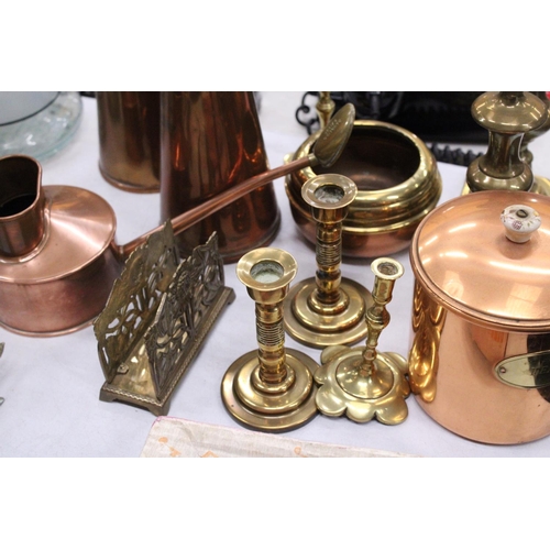 265 - A MIXED LOT OF COPPER AND BRASSWARE TO INCLUDE CANDLE STICKS, WATERING CAN ETC