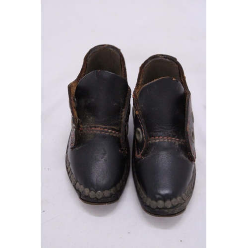 270 - A PAIR OF VICTORIAN STYLE LEATHER (HANDMADE) CHILDREN'S SHOES