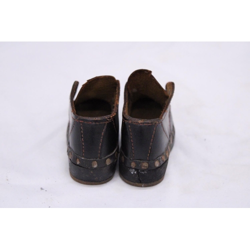 270 - A PAIR OF VICTORIAN STYLE LEATHER (HANDMADE) CHILDREN'S SHOES