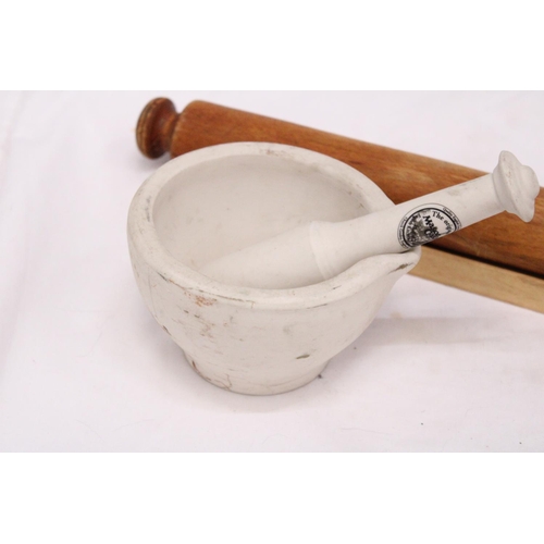 277 - A MASON CASH CERAMIC PESTLE AND MORTAR AND A 'GOURMET' ROLLING PIN AND STAND