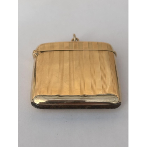 510A - A 9CT GOLD FULLY HALLMARKED ENGINE TURNED VESTA CASE WITH FLIP TOP COVER & SUSPENSION LOOP WEIGHT 21... 