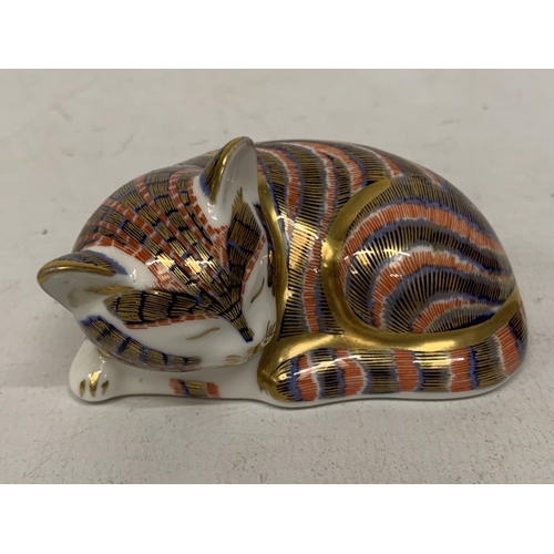 740 - A ROYAL CROWN DERBY SLEEPING CAT (FIRSTS)