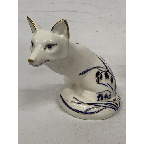 743 - AN ANITA HARRIS FOX (BLUEBELL'S) SIGNED IN GOLD