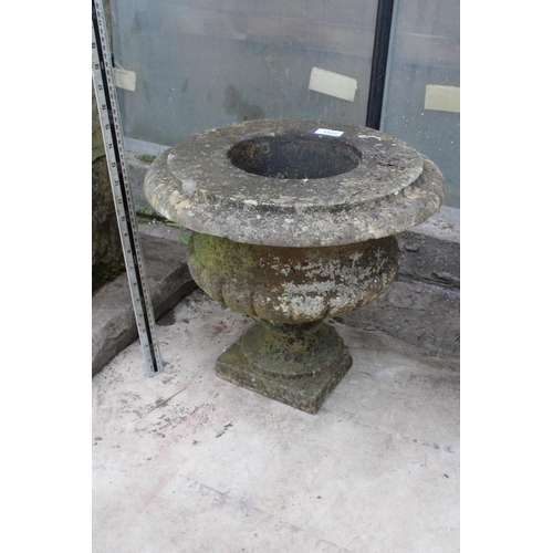 1520 - A VINTAGE WEATHERED CARRARA MARBLE URN PLANTER (H:35CM)