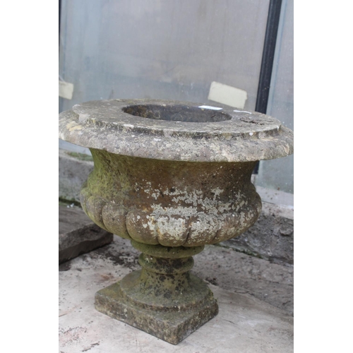 1520 - A VINTAGE WEATHERED CARRARA MARBLE URN PLANTER (H:35CM)