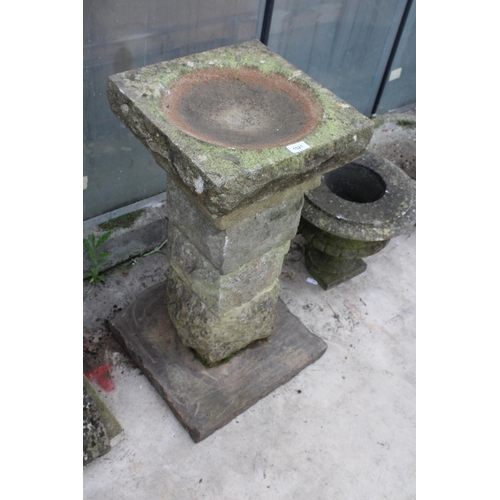 1521 - A VINTAGE WEATHERED NATURAL STONE BIRD BATH WITH PEDESTAL BASE (H:76CM)