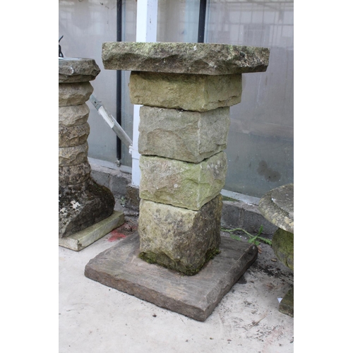 1521 - A VINTAGE WEATHERED NATURAL STONE BIRD BATH WITH PEDESTAL BASE (H:76CM)