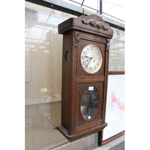 1526 - A VINTAGE OAK CASED CHIMING WALL CLOCK WITH WINDING KEY