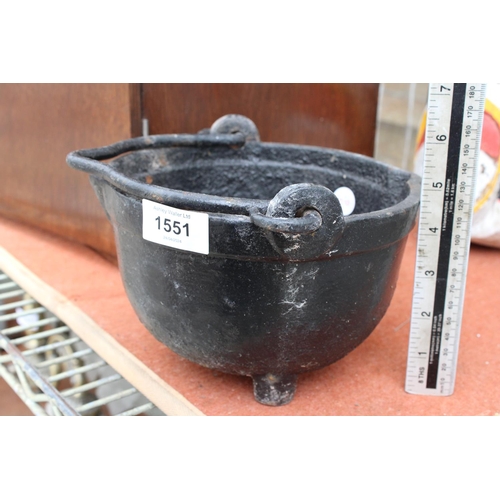 1551 - A SMALL CAST IRON HANGING CAULDRON