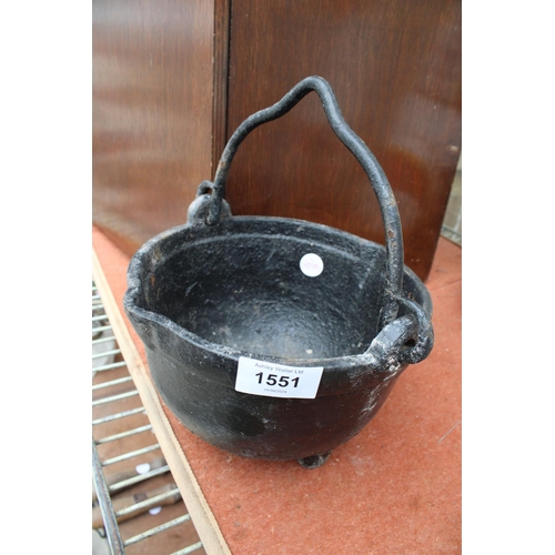 1551 - A SMALL CAST IRON HANGING CAULDRON