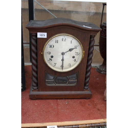 1573 - A VINTAGE OAK CASED WESTMINISTER CHIMING MANTLE CLOCK WITH BARLEY TWIST COLUMNS