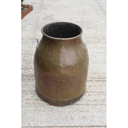 1591 - A VINTAGE COPPER MILKING BUCKET WITH INDESTINCT BRASS PLAQUE