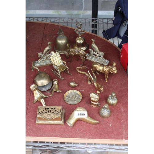 1599 - AN ASSORTMENT OF HEAVY BRASS FIGURES TO INCLUDE A ROCKING CHAIR, BELLS, ANIMALS AND A TRINKET BOX ET... 