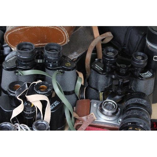 1601 - AN ASSORTMENT OF PHOTOGRAPHY ITEMS TO INCLUDE FOUR PAIRS OF VINTAGE BINOCULARS, A PENTAX CAMERA, A M... 