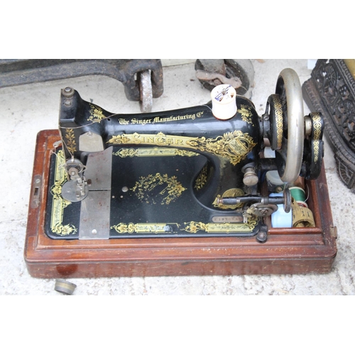 1605 - A VINTAGE SINGER SEWING MACHINE WITH WOODEN CARRY CASE