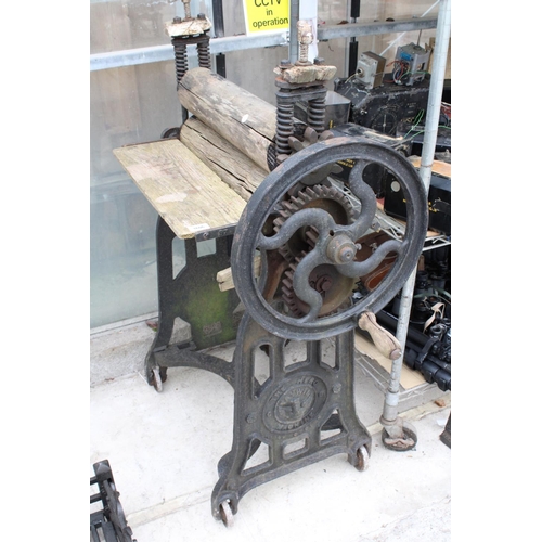 1606 - A VINTAGE CAST IRON AND WOODEN MANGLE BEARING THE NAME 'THE HERO MACHINE'