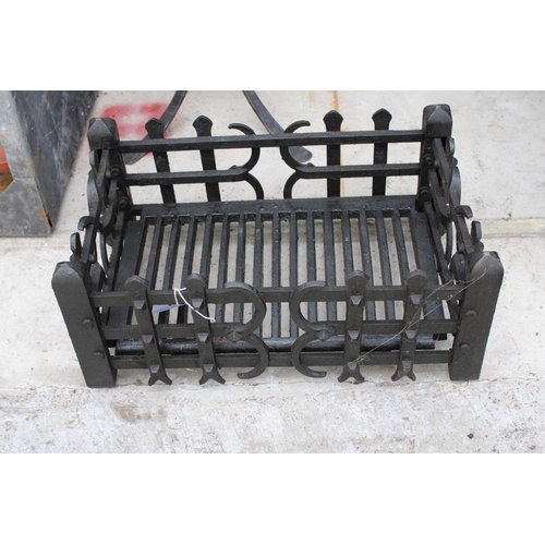 1607 - A VINTAGE HEAVY CAST IRON FIRE GRATE