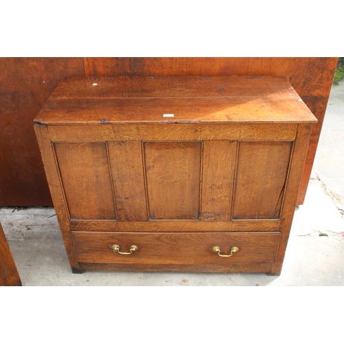 2501 - AN OAK GEORGE III BLANKET CHEST WITH 3 PANEL FRONT AND SINGLE DRAWER TO BASE, 41.5