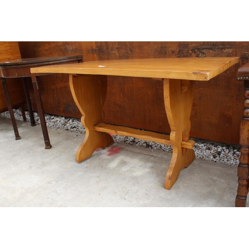 2511 - A MODERN YEW REFECTORY STYLE KITCHEN DINING TABLE, 48