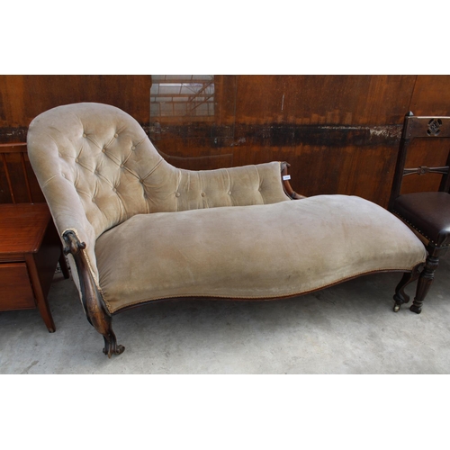 2523 - A VICTORIAN MAHOGANY CHAISE LONGUE WITH SCROLL ARM AND LEGS