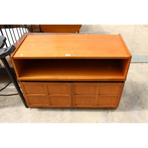 2529 - A RETRO TEAK NATHAN 2 DOOR LOW CUPBOARD/SIDEBOARD, 40