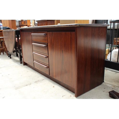 2533 - A RETRO HARDWOOD SIDEBOARD ENCLOSING 4 DRAWERS, 2 CUPBOARDS, 63