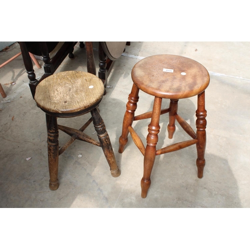 2535 - A VICTORIAN ELM AND BEECH STOOL ON TURNED LEGS AND TALLER LATER STOOL