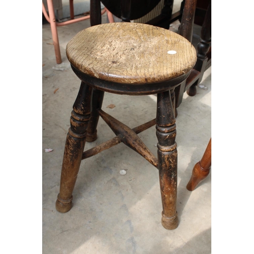 2535 - A VICTORIAN ELM AND BEECH STOOL ON TURNED LEGS AND TALLER LATER STOOL