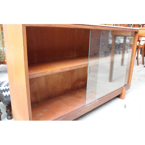 2545 - A RETRO TEAK BOOKCASE WITH 2 GLASS SLIDING DOORS, 48