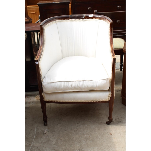 2552 - AN EDWARDIAN MAHOGANY AND INLAID UPHOLSTERED LOUNGE CHAIR