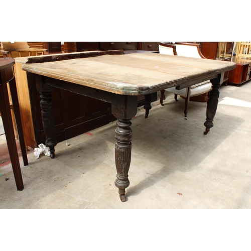 2553 - A LATE VICTORIAN SCRUB TOP WIND-OUT DINING TABLE WITH CANTED CORNERS ON TURNED AND FLUTED LEGS